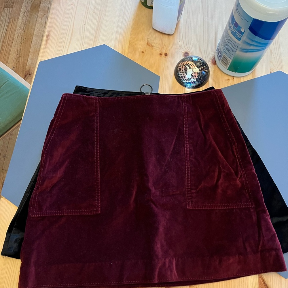Gap burgundy mini skirt